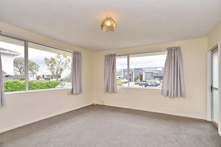 Photo of property in 32 Epsom Road, Sockburn, Christchurch, 8042