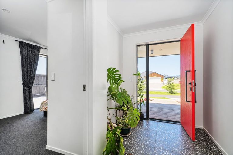 Photo of property in 10 Onerere Drive, Whitianga, 3510