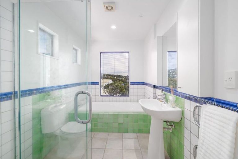 Photo of property in 6 Inverness Lane, Redcliffs, Christchurch, 8081