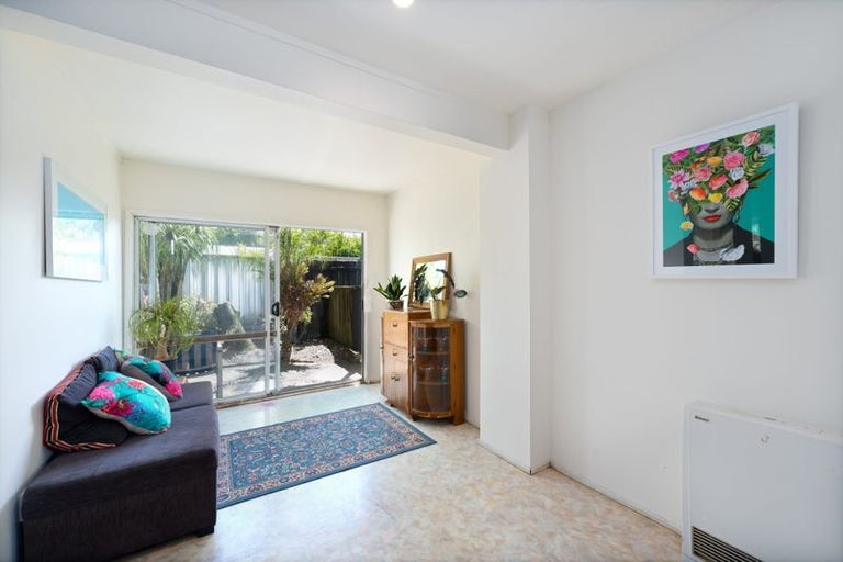 Photo of property in 9 Koromiko Street, New Lynn, Auckland, 0600