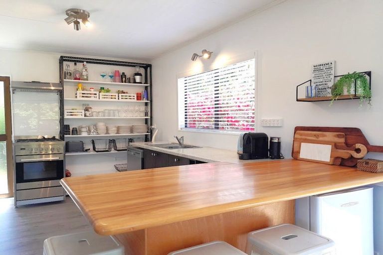 Photo of property in 43 Bluff Road, Kuaotunu West, Whitianga, 3592