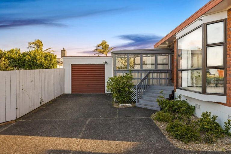 Photo of property in 1/3 Allington Road, Massey, Auckland, 0614