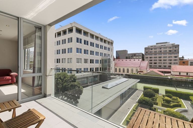 Photo of property in Sanctum Apartment, 10 Ebor Street, Te Aro, Wellington, 6011