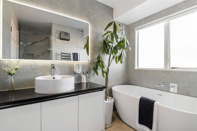 Photo of property in 1/11 Pine Ridge Terrace, Hauraki, Auckland, 0622