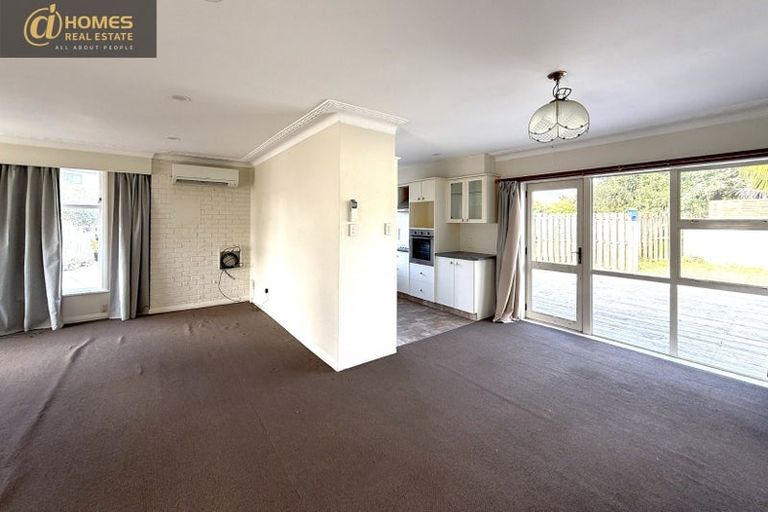 Photo of property in 6 Glenvil Lane, Te Atatu Peninsula, Auckland, 0610