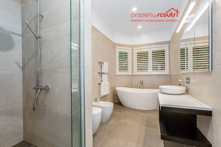 Photo of property in 105 Kelburn Parade, Kelburn, Wellington, 6012