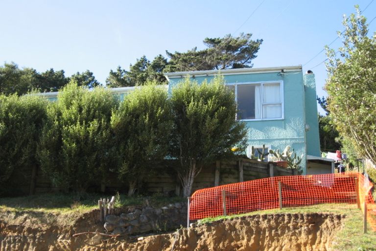 Photo of property in 7 Wakely Road, Newlands, Wellington, 6037