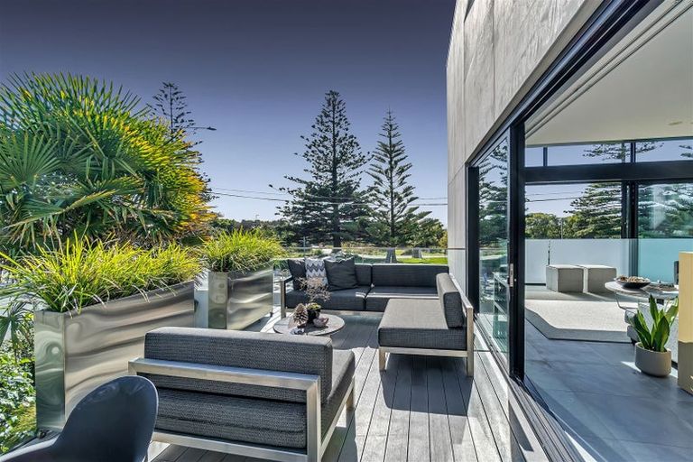 Photo of property in 2 Marriner Street, Sumner, Christchurch, 8081