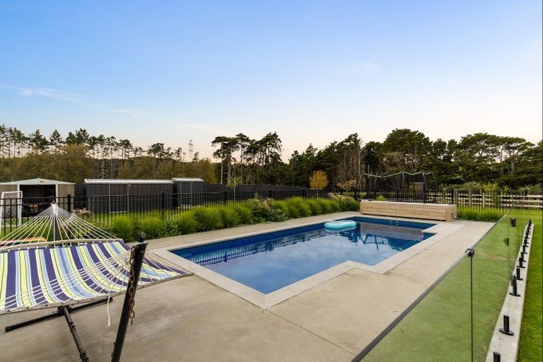 Photo of property in 19 Kahika Grove, Huapai, Kumeu, 0810