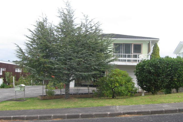 Photo of property in 2/42 Chequers Avenue, Glenfield, Auckland, 0629