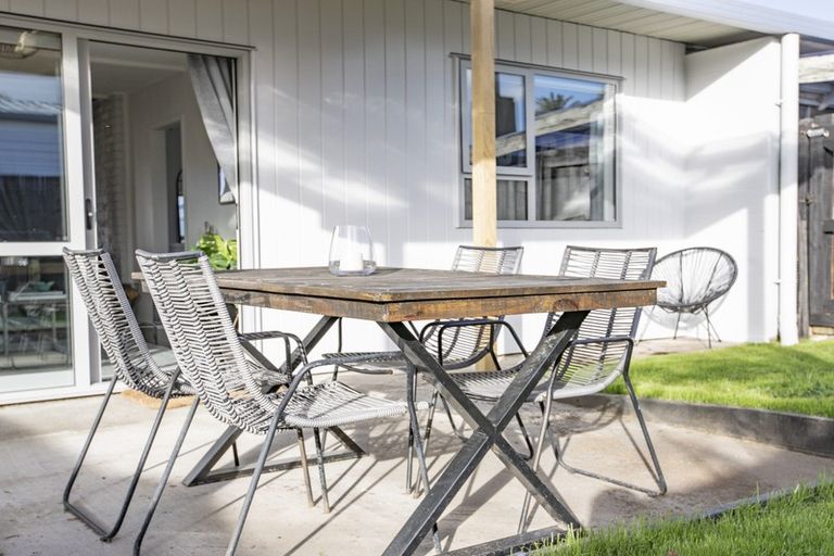 Photo of property in 2/44 Beach Road, Katikati, 3129