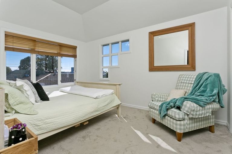 Photo of property in 2/76 Norwood Road, Bayswater, Auckland, 0622