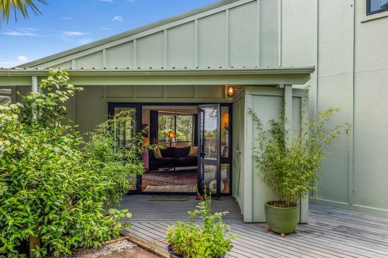 Photo of property in 117 Seaview Road, Piha, New Lynn, 0772