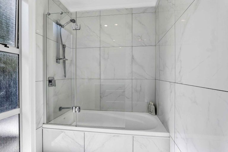 Photo of property in 377 Mangorei Road, Merrilands, New Plymouth, 4312