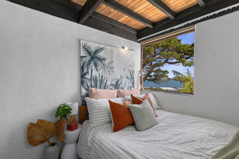 Photo of property in 22 Rakeiora Grove, Korokoro, Lower Hutt, 5012