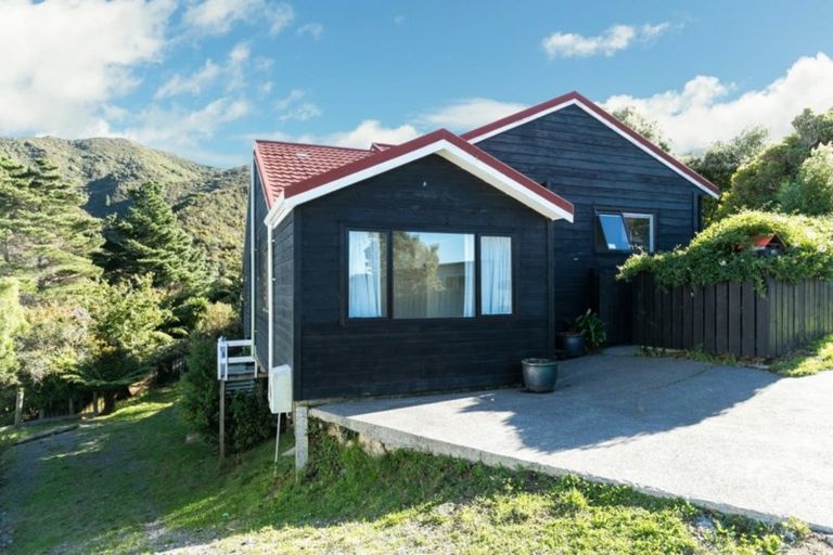 Photo of property in 99 Thurleigh Grove, Karori, Wellington, 6012