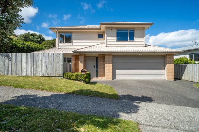 Photo of property in 92 Amesbury Drive, Churton Park, Wellington, 6037