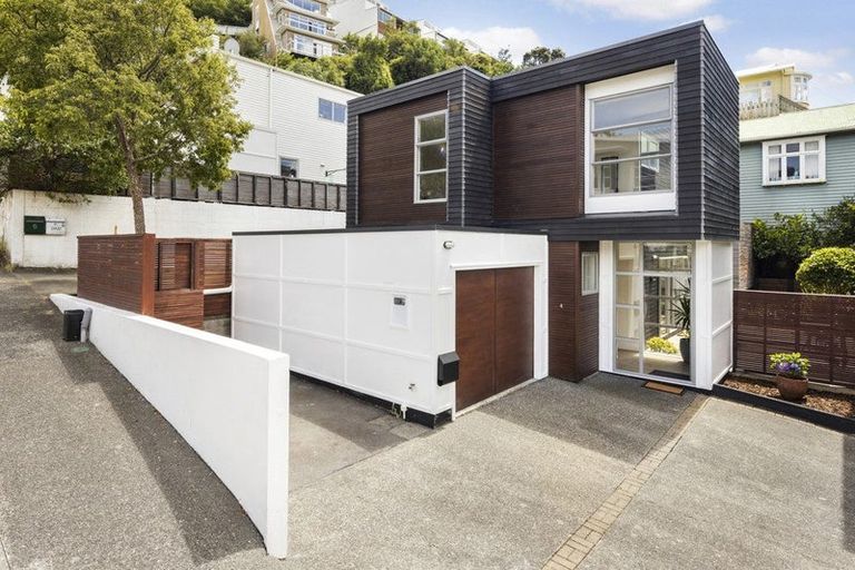 Photo of property in 4 Tiketike Way, Brooklyn, Wellington, 6021