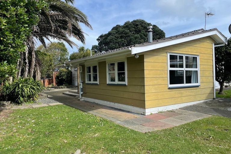 Photo of property in 8 Tatariki Street, Rosehill, Papakura, 2113