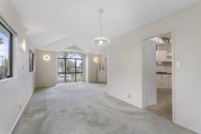Photo of property in 4 San Ambrosio Rise, Henderson, Auckland, 0612
