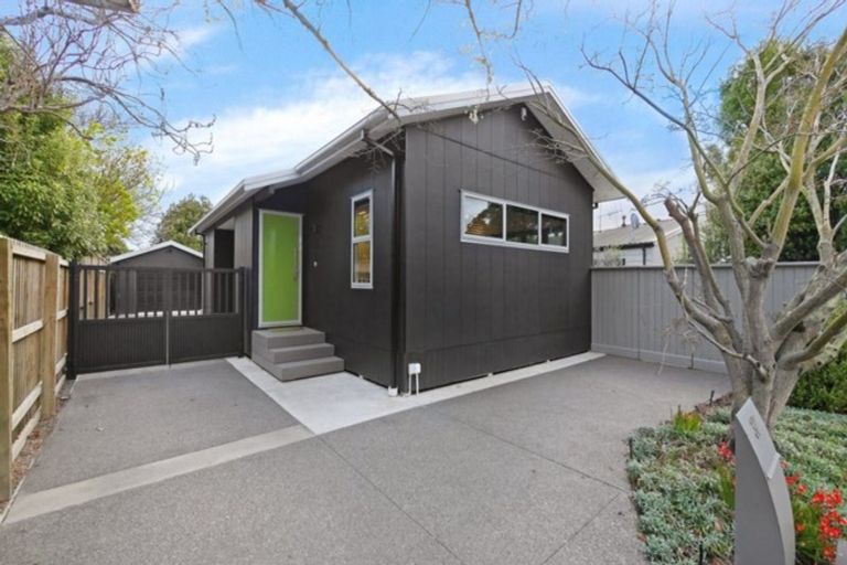Photo of property in 37 Royal Park Drive, Parklands, Christchurch, 8083
