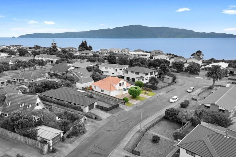 Photo of property in 17 Watson Drive, Paraparaumu Beach, Paraparaumu, 5032