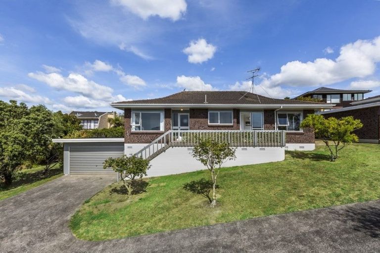 Photo of property in 1/12 Lydford Place, Glendene, Auckland, 0602