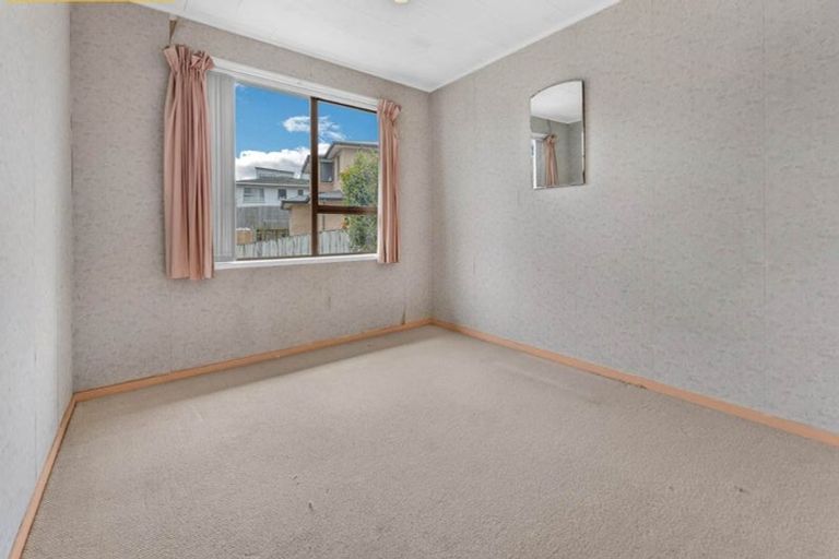 Photo of property in 32 Cockayne Crescent, Sunnynook, Auckland, 0620