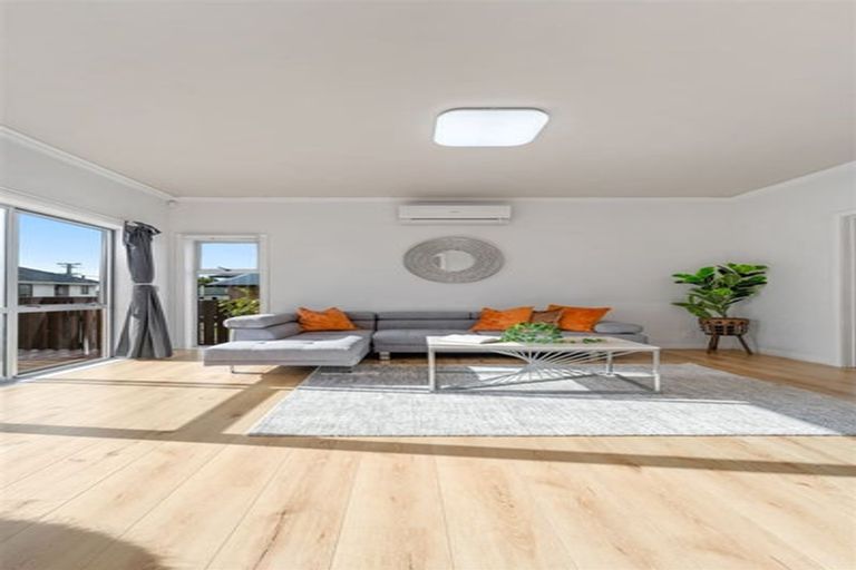 Photo of property in 60a Waimumu Road, Massey, Auckland, 0614