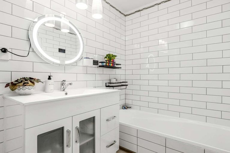 Photo of property in 52 Riverton Drive, Randwick Park, Auckland, 2105