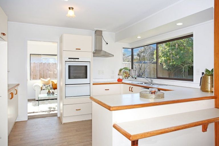 Photo of property in 52 Bob Charles Drive, Golflands, Auckland, 2013