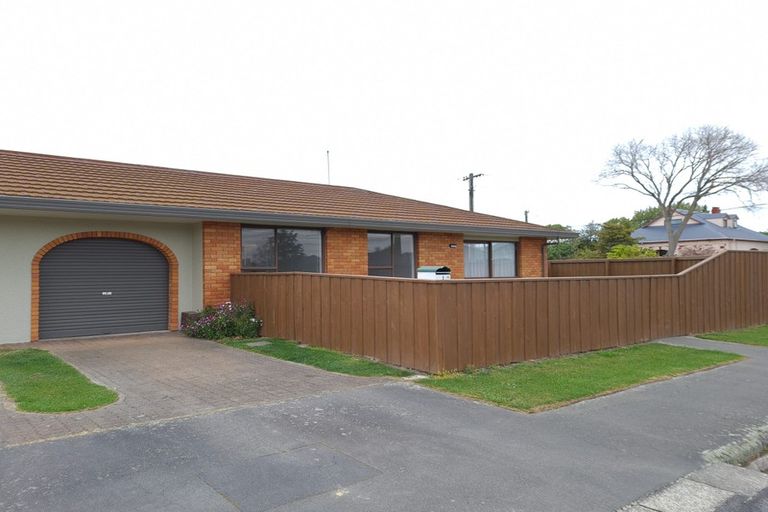 Photo of property in 1/2 Leitch Street, Somerfield, Christchurch, 8024
