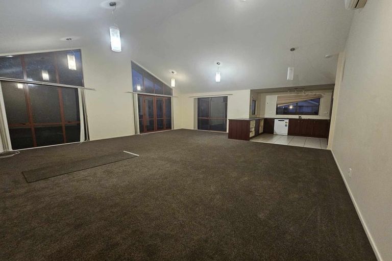 Photo of property in 37 Mcewen Crescent, Riverstone Terraces, Upper Hutt, 5018