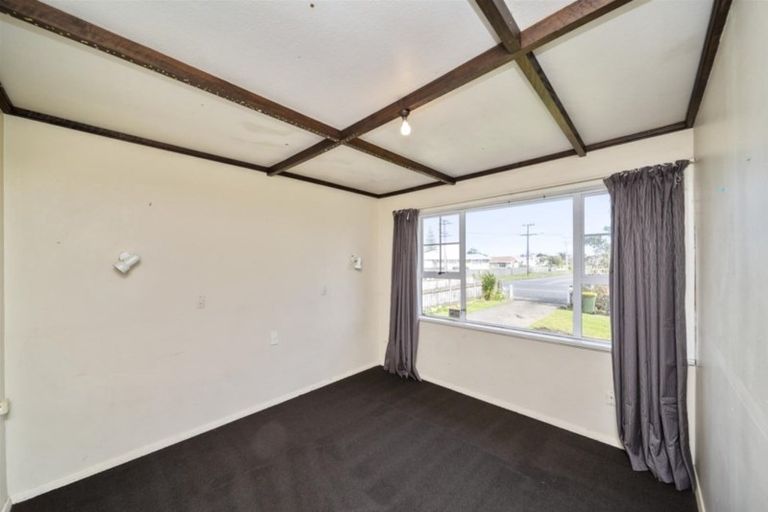 Photo of property in 160 Waihi Road, Hawera, 4610