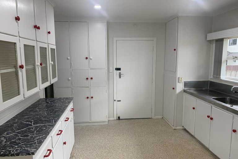 Photo of property in 42 Sunnyside Crescent, Papatoetoe, Auckland, 2025