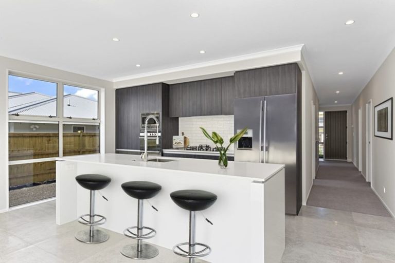 Photo of property in 26 Kukuwai Avenue, Red Beach, 0932