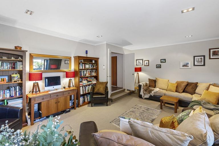 Photo of property in 20b Grand Vue Road, Kawaha Point, Rotorua, 3010