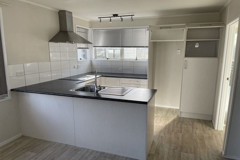 Photo of property in 70 Hyperion Drive, Randwick Park, Auckland, 2105