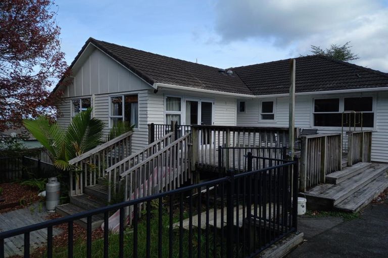 Photo of property in 15 Tauhara Street, Green Bay, Auckland, 0604