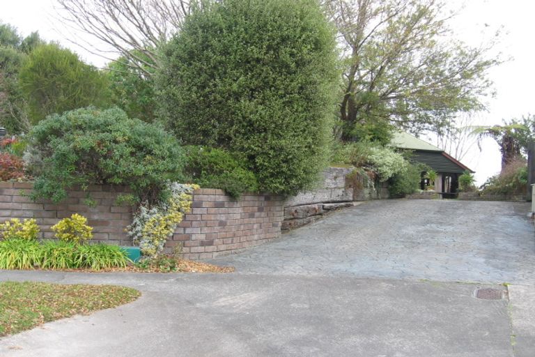Photo of property in 5 Hillgrove Place, Fitzherbert, Palmerston North, 4410
