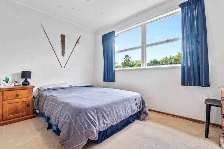 Photo of property in 6 Clinton Avenue, Te Atatu Peninsula, Auckland, 0610