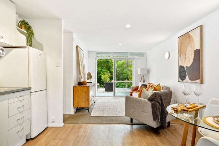 Photo of property in 24/73 Princes Street, Northcote Point, Auckland, 0627