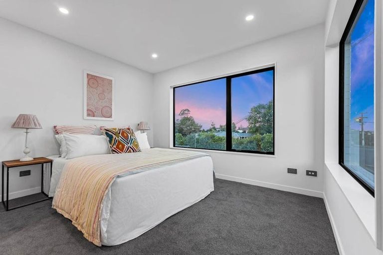 Photo of property in 98a Royal Road, Massey, Auckland, 0614