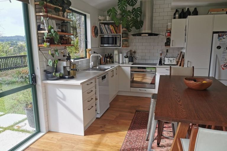 Photo of property in 740a West Coast Road, Oratia, Auckland, 0604