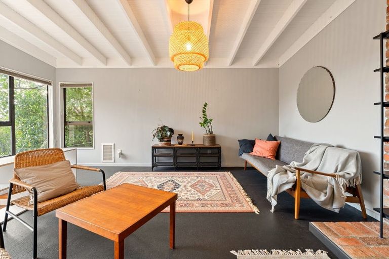 Photo of property in 19 Kaitawa Road, York Bay, Lower Hutt, 5013