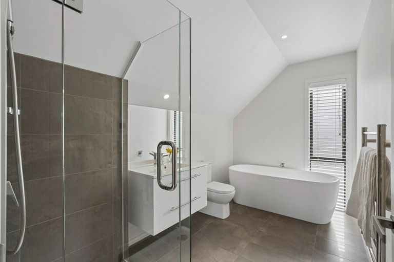 Photo of property in 5 Wallace Place, Wanaka, 9305