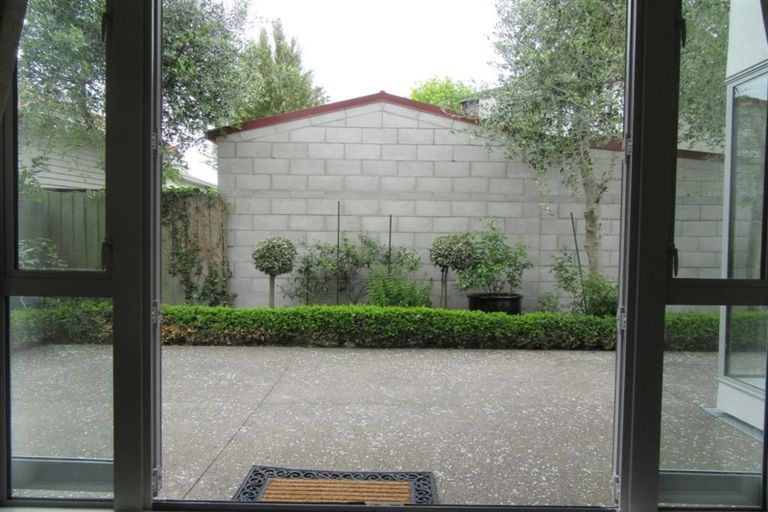 Photo of property in 10 Champion Street, Edgeware, Christchurch, 8013