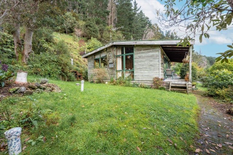 Photo of property in 298 Moores Valley Road, Wainuiomata, 5373