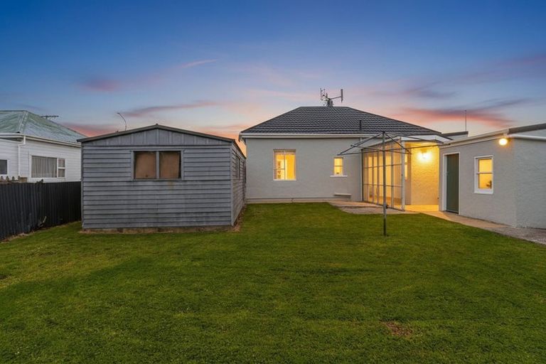 Photo of property in 17 Burns Street, South Dunedin, Dunedin, 9012