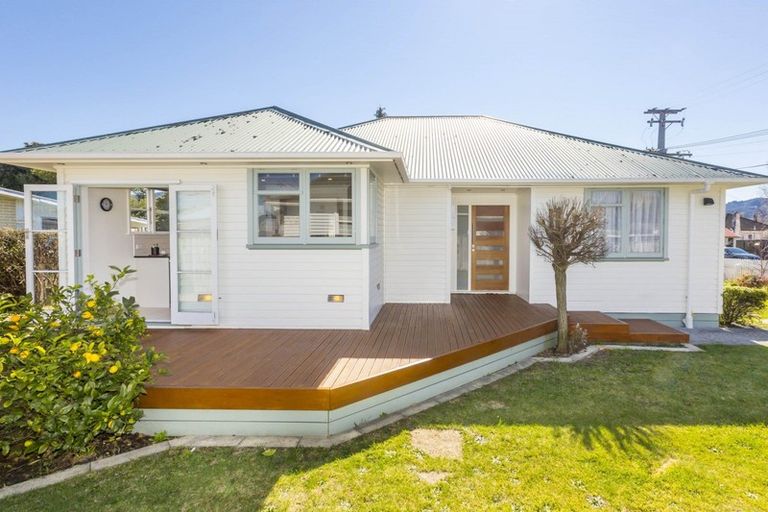 Photo of property in 30a Ranfurly Street, Trentham, Upper Hutt, 5018